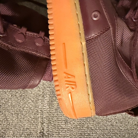 Athletic_Shoes